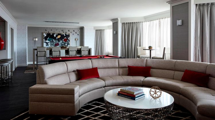 Crystal Gateway Marriott Suite