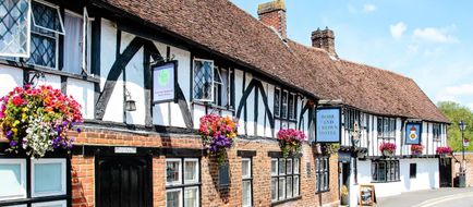 The Legacy Rose and Crown Hotel Exterior