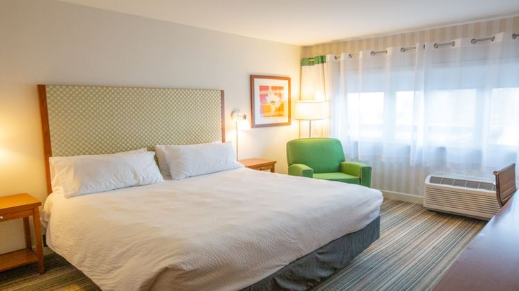 Holiday Inn Express Columbus Airport Room