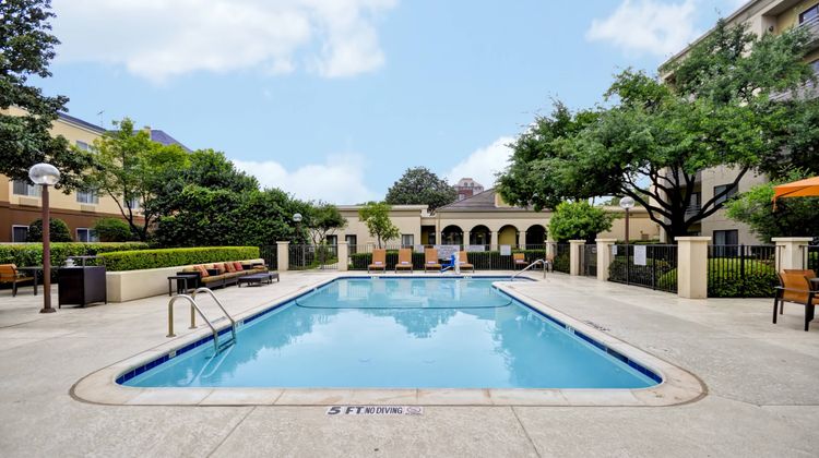Courtyard by Marriott Dallas Market Ctr Recreation