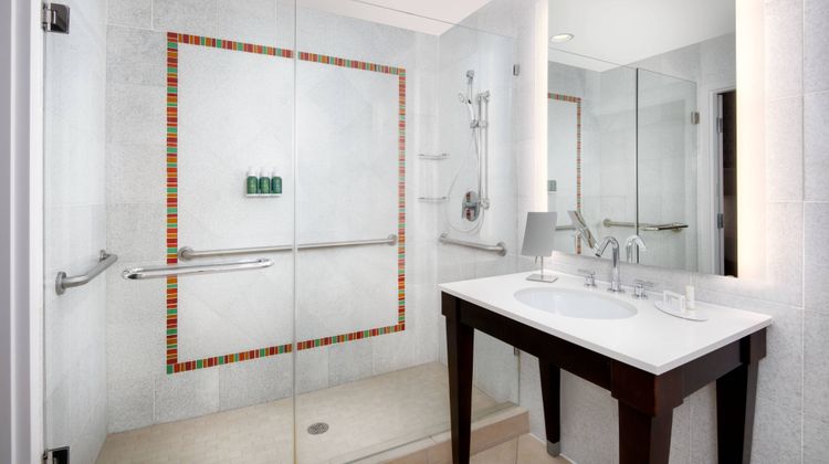 Courtyard by Marriott Atlanta Downtown Room