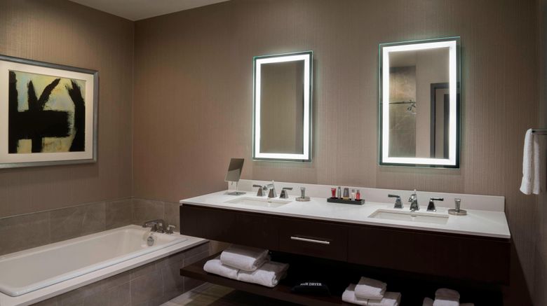 <b>Buffalo Marriott at LECOM HARBORCENTER Room</b>. Images powered by <a href="https://www.leonardoworldwide.com/" title="Leonardo Worldwide" target="_blank">Leonardo</a>.