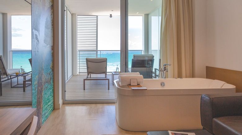 <b>Pure Salt Garonda Hotel Suite</b>. Images powered by <a href="https://www.leonardoworldwide.com/" title="Leonardo Worldwide" target="_blank">Leonardo</a>.