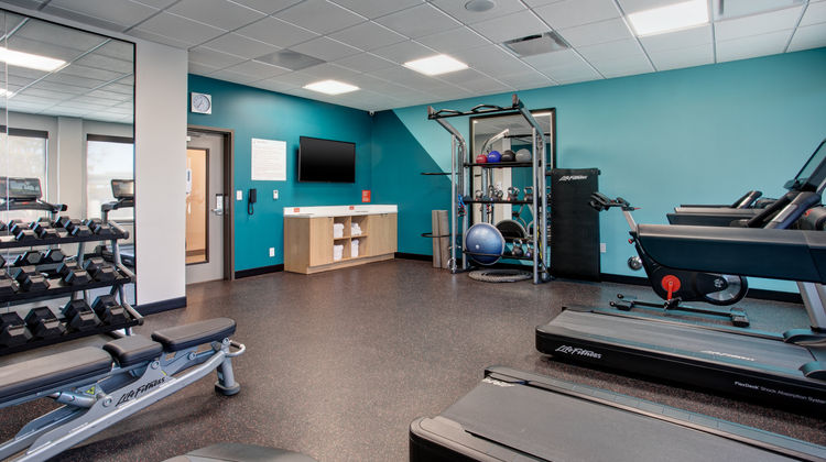 avid hotel Warren Health Club