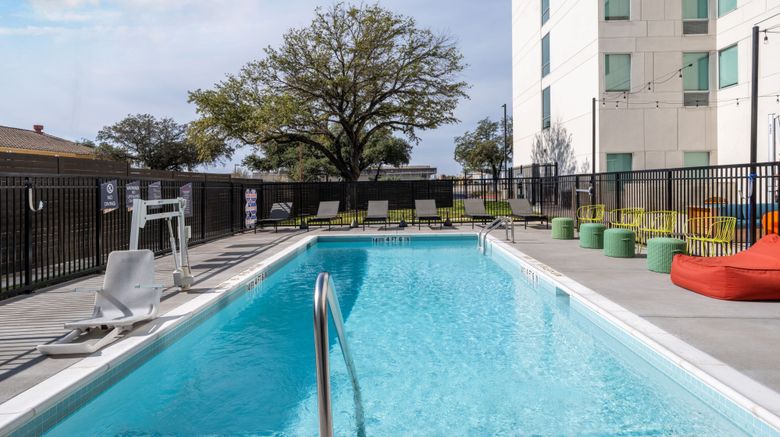 <b>Aloft Austin South Recreation</b>. Images powered by <a href="https://www.leonardoworldwide.com/" title="Leonardo Worldwide" target="_blank">Leonardo</a>.