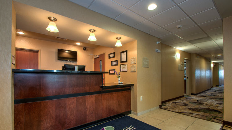 Cobblestone Inn & Suites Holyoke Lobby