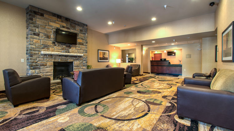 Cobblestone Inn & Suites Holyoke Lobby