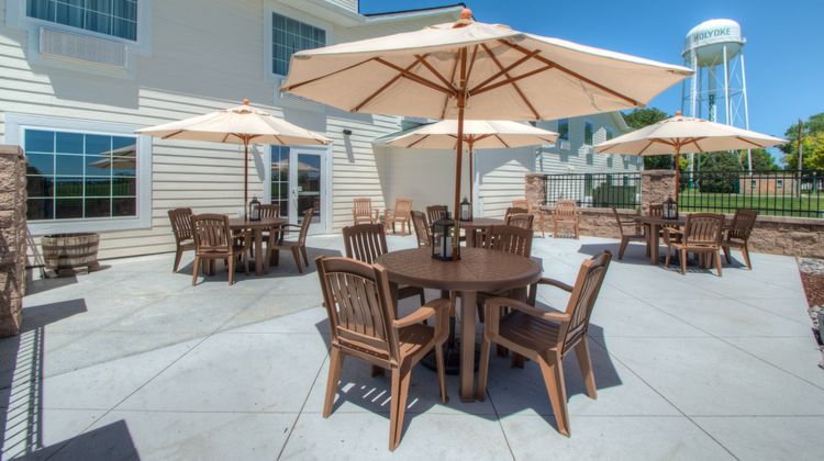 Cobblestone Inn & Suites Holyoke Exterior