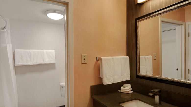 <b>Courtyard by Marriott Columbus Dublin Room</b>. Images powered by <a href="https://www.leonardoworldwide.com/" title="Leonardo Worldwide" target="_blank">Leonardo</a>.