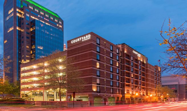Courtyard by Marriott Downtown Exterior