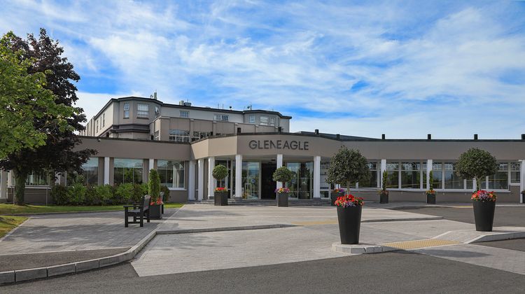 The Gleneagle Hotel & Apartments Exterior