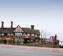 Premier Inn London Harrow Exterior