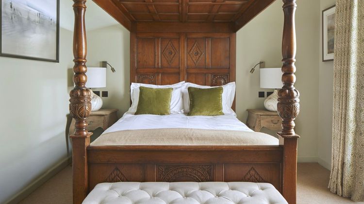 Grosvenor Hotel Room