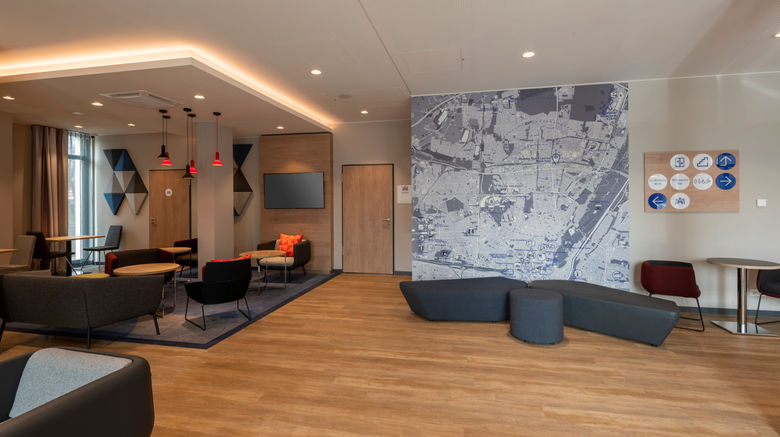 <b>Holiday Inn Express Munich North Lobby</b>. Images powered by <a href="https://www.leonardoworldwide.com/" title="Leonardo Worldwide" target="_blank">Leonardo</a>.