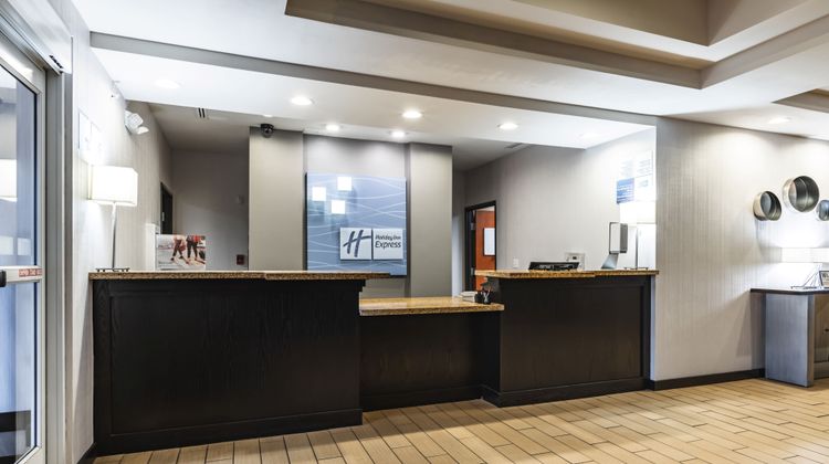 Holiday Inn Express & Suites Ironton Lobby