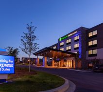 Holiday Inn Express & Suites Brunswick Exterior