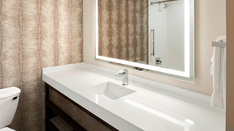 <b>Marriott Chattanooga Downtown Room</b>. Images powered by <a href="https://www.leonardoworldwide.com/" title="Leonardo Worldwide" target="_blank">Leonardo</a>.