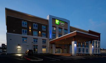 Holiday Inn Express & Suites Hollister