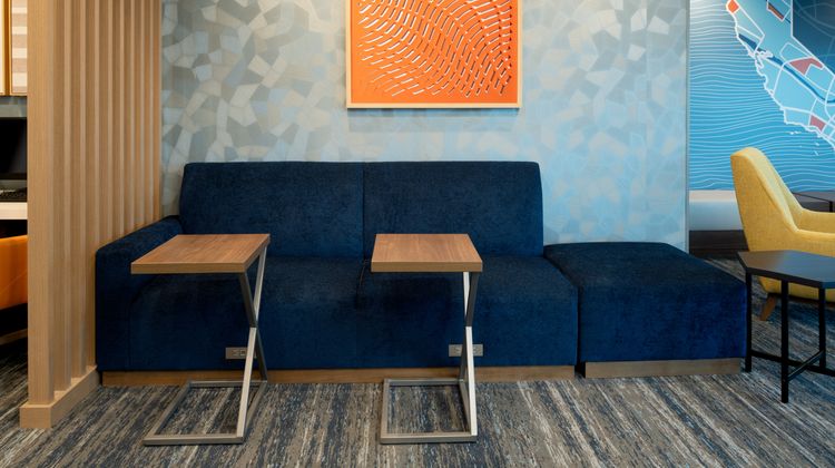 Holiday Inn Express & Suites Hollister Lobby