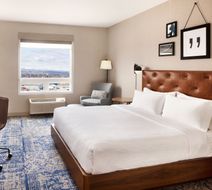Four Points by Sheraton Calgary Airport Room