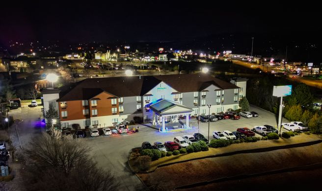 Holiday Inn Express Exterior