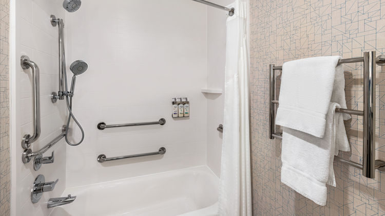 Holiday Inn Express & Suites Anniston Room