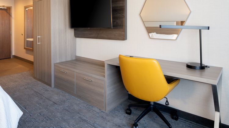 Holiday Inn Express & Suites Hollister Room