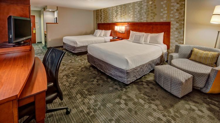 Courtyard by Marriott Alexandria Room