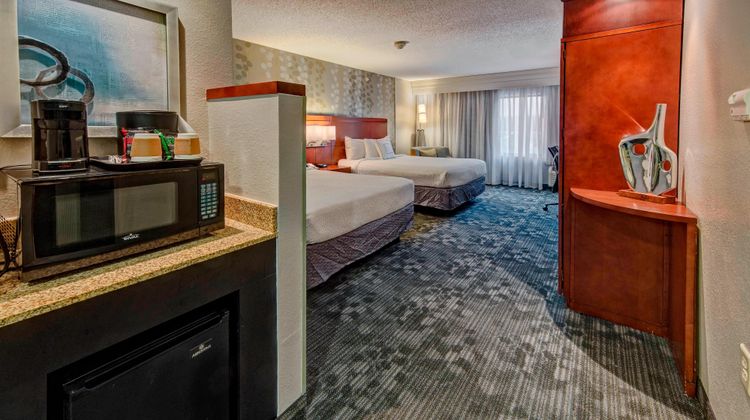 Courtyard by Marriott Alexandria Room