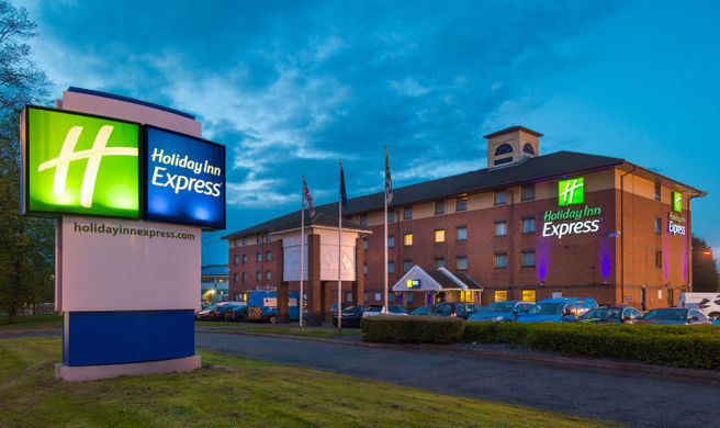 Holiday Inn Express Birmingham Oldbury Exterior