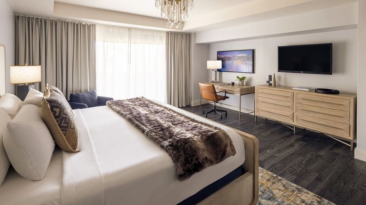 Crowne Plaza San Marcos Golf Resort Suite
