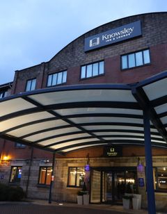 Knowsley Inn & Lounge