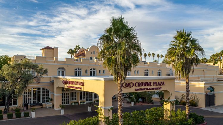 Crowne Plaza San Marcos Golf Resort Exterior