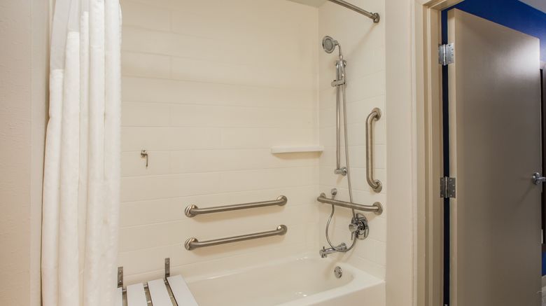<b>Holiday Inn Exp Suites Cut Off Room</b>. Images powered by <a href="https://www.leonardoworldwide.com/" title="Leonardo Worldwide" target="_blank">Leonardo</a>.