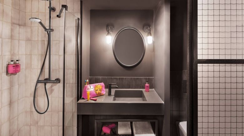 <b>Moxy Lille City Room</b>. Images powered by <a href="https://www.leonardoworldwide.com/" title="Leonardo Worldwide" target="_blank">Leonardo</a>.