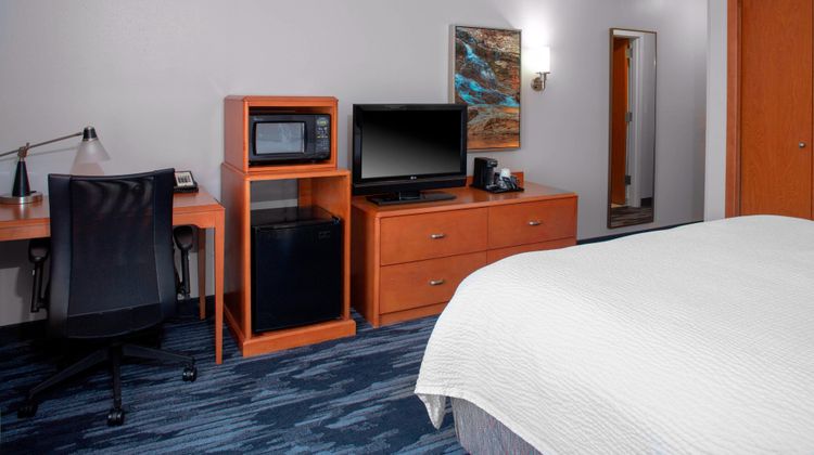 Fairfield Inn & Suites Gadsden Room