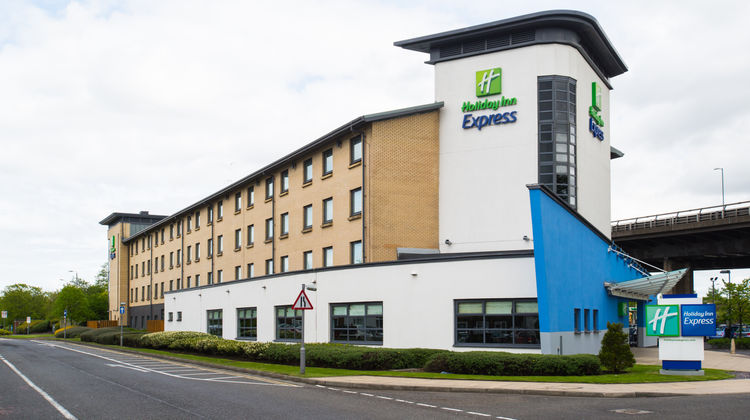Holiday Inn Express Glasgow Airport Exterior