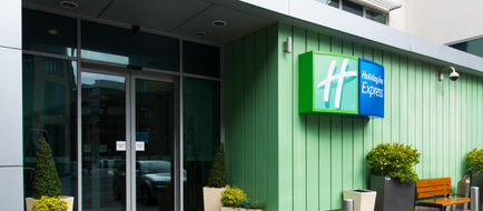 Holiday Inn Express City Centre Exterior