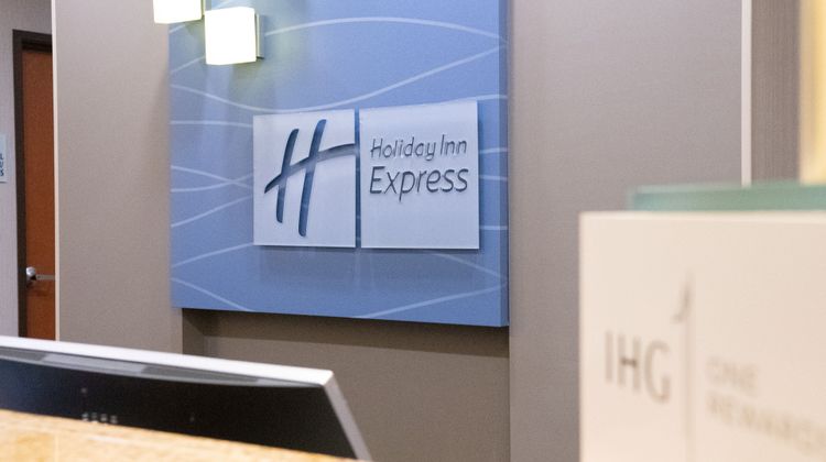 Holiday Inn Express & Suites Ironton Lobby