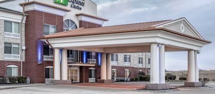Holiday Inn Express Hotel & Suites Exterior