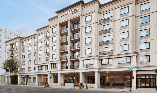 Courtyard by Marriott Downtown Exterior