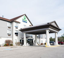 Holiday Inn Express Exterior