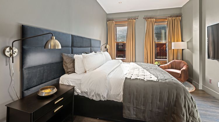 Historic Blue Moon Hotel Room