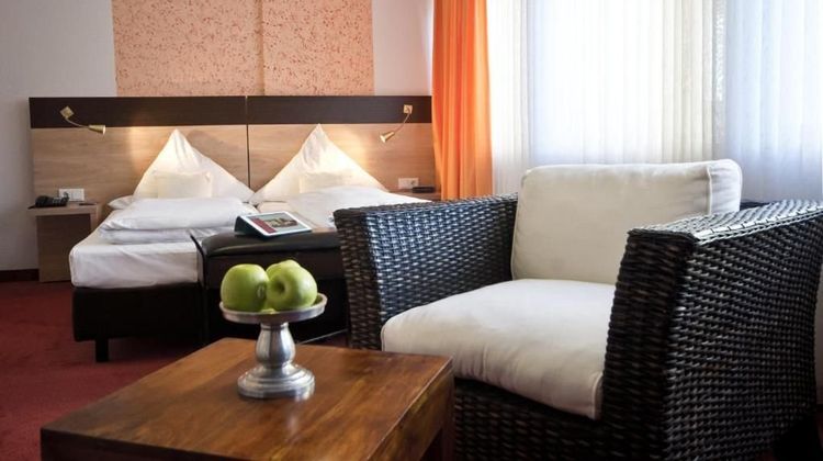 Hotel Cascade Room
