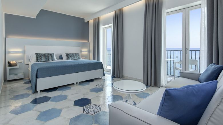 <b>Lloyd's Baia Hotel Room</b>. Images powered by <a href="https://www.leonardoworldwide.com/" title="Leonardo Worldwide" target="_blank">Leonardo</a>.