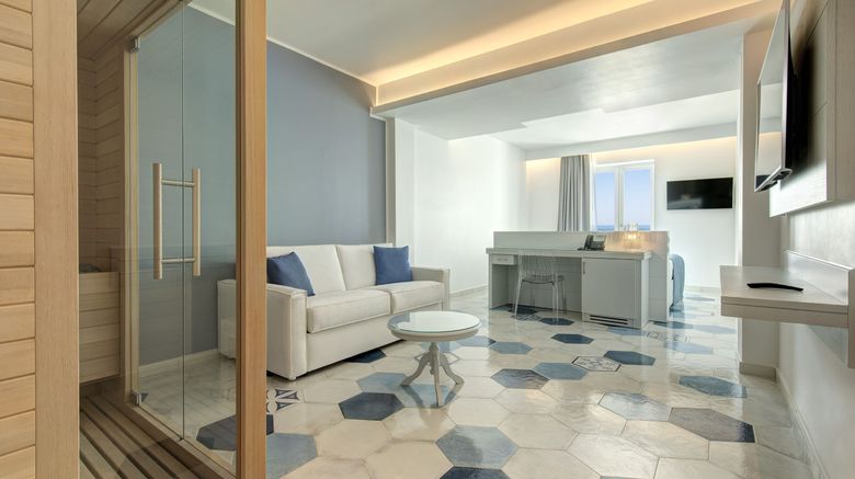<b>Lloyd's Baia Hotel Room</b>. Images powered by <a href="https://www.leonardoworldwide.com/" title="Leonardo Worldwide" target="_blank">Leonardo</a>.