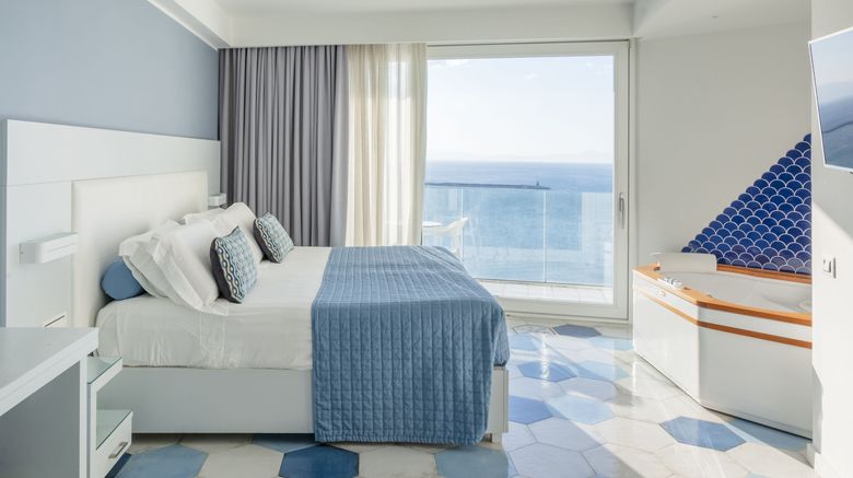 <b>Lloyd's Baia Hotel Room</b>. Images powered by <a href="https://www.leonardoworldwide.com/" title="Leonardo Worldwide" target="_blank">Leonardo</a>.