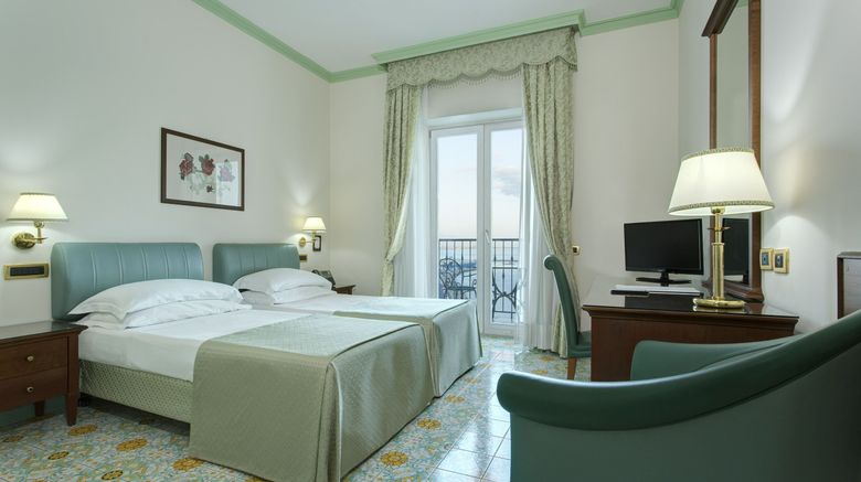 <b>Lloyd's Baia Hotel Room</b>. Images powered by <a href="https://www.leonardoworldwide.com/" title="Leonardo Worldwide" target="_blank">Leonardo</a>.