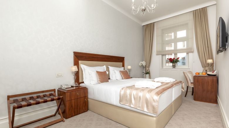 <b>Le Premier Room</b>. Images powered by <a href="https://www.leonardoworldwide.com/" title="Leonardo Worldwide" target="_blank">Leonardo</a>.