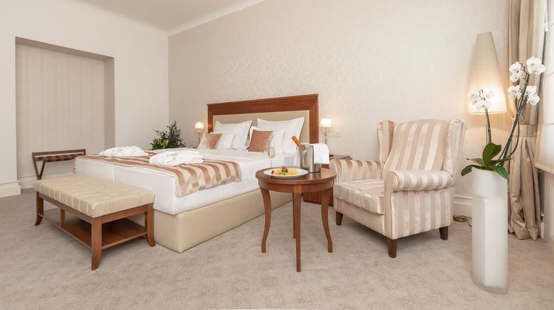 <b>Le Premier Room</b>. Images powered by <a href="https://www.leonardoworldwide.com/" title="Leonardo Worldwide" target="_blank">Leonardo</a>.